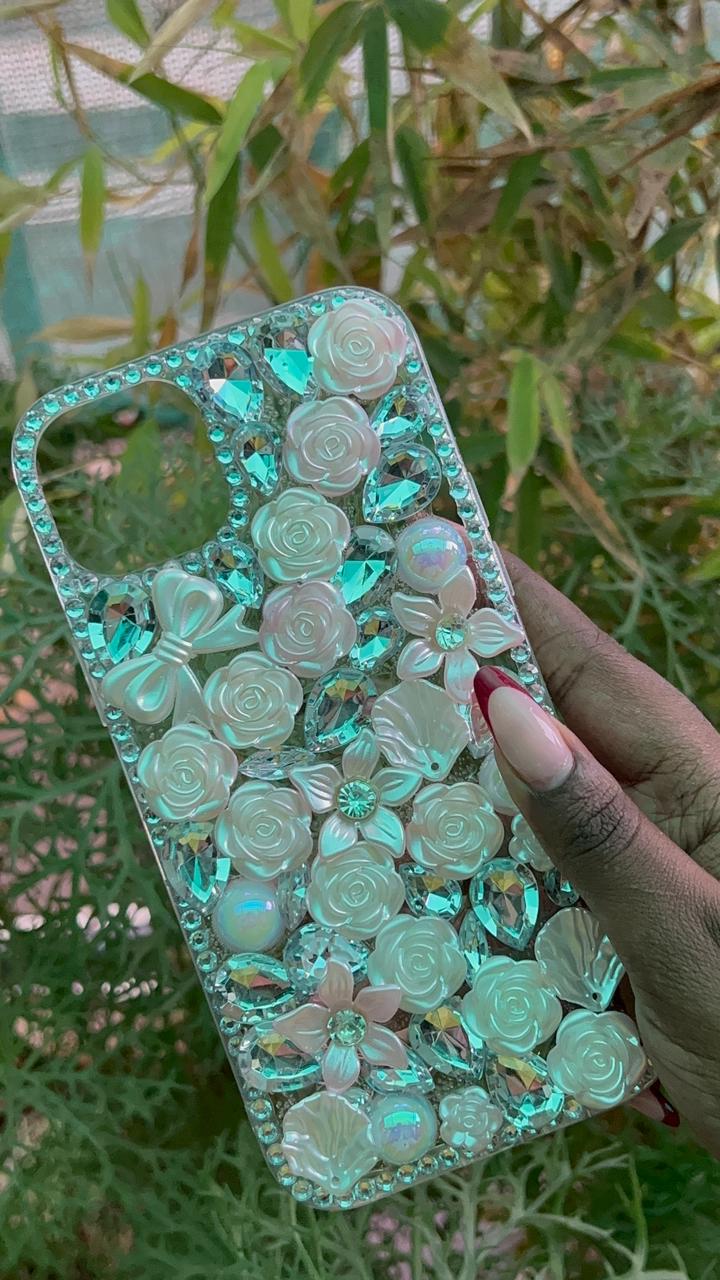 Crystal Garden Case – iPhone 14 / 15 Plus (3D Roses with Crystal Rhinestones)