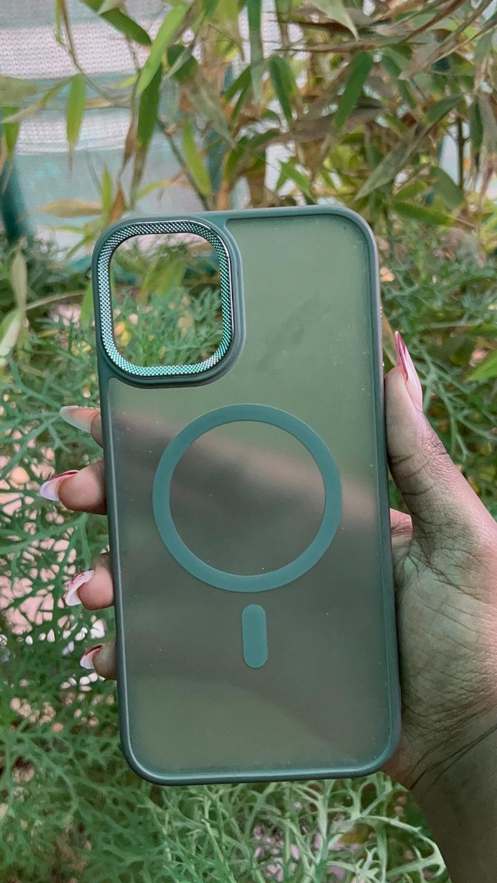 Clear MagSafe Case – iPhone 16 Plus (Transparent with Black MagSafe Ring)