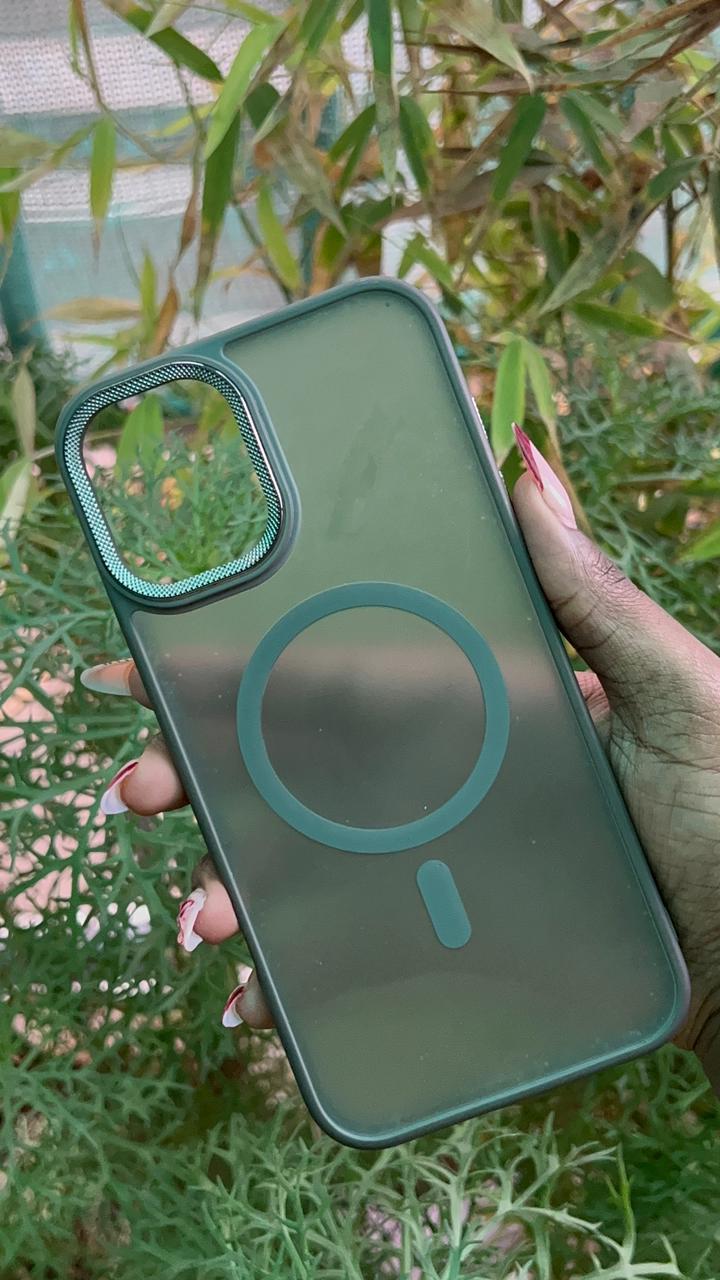 Clear MagSafe Case – iPhone 16 Plus (Transparent with Black MagSafe Ring)