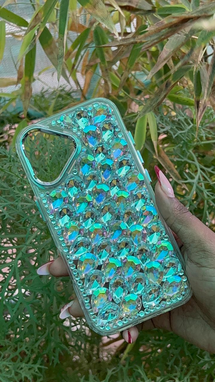 Crystal Bloom Case – iPhone 16 (Rose Quartz Pink Crystals)