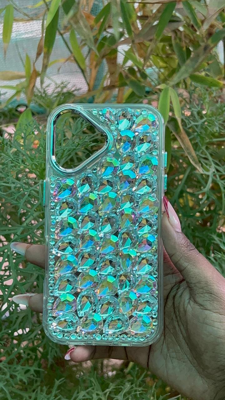 Crystal Bloom Case – iPhone 16 (Rose Quartz Pink Crystals)